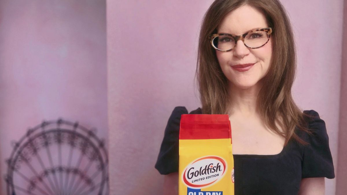 Lisa Loeb remade "Stay (I Missed You)" as part of campaign around Old Bay Goldfish